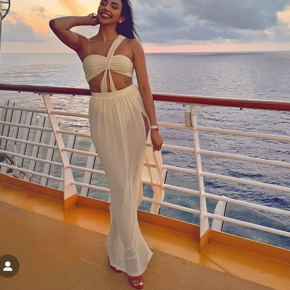 CREAM ONE SHOULDER CUT OUT STRAPPY SLIT
MAXI DRESS - Picture 3 of 9